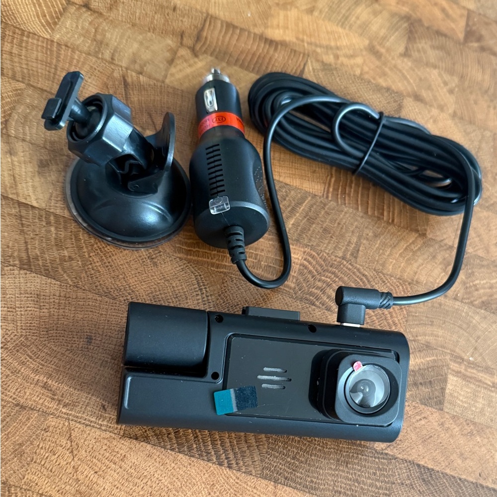 Dash Cam w/Mount & Charger